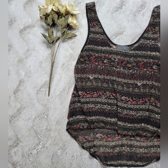 ✨️CL Astr The Label Hi Low Sleeveless Print Blouse Size S - Picture 4 of 12